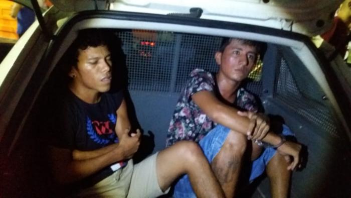 PM Parintins recupera celular e prende acusados de roubo com simulacro