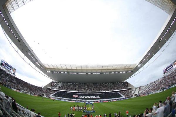 TORCEDOR MORRE DURANTE PARTIDA DO CORINTHIANS EM ITAQUERA