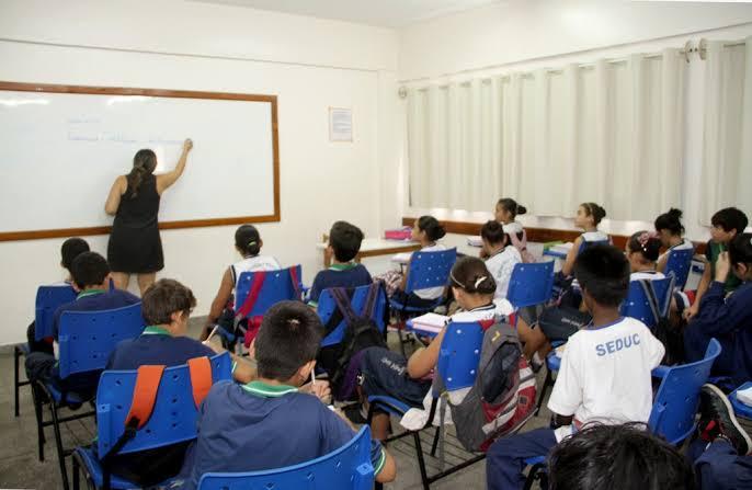Professores da rede estadual do AM entram em greve dia 15 de abril