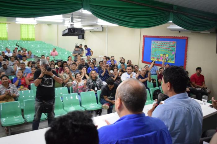 Bi anuncia aumento salarial para servidores efetivos da Prefeitura de Parintins