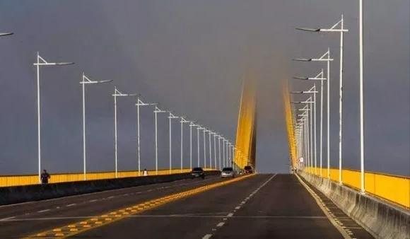 Homem pula da ponte após supostamente ter brigado com namorada, em Manaus