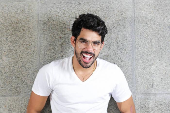 Morre cantor Gabriel Diniz após queda de avião, em Sergipe Morre cantor Gabriel Diniz após queda de avião, em Sergipe