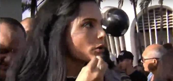 Repórter do SBT sofre tentativa de roubo ao vivo no enterro de Gabriel Diniz