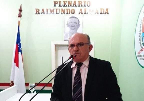 Linhares trata sobre infraestrutura e solicita Tapa-Buraco para Rua Lindolfo Monteverde, em Parintins