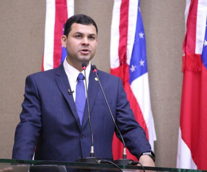 Saullo Vianna solicita sinalização de trânsito para ruas de Parintins