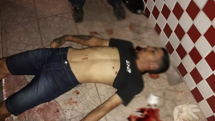 Polícia Militar encontra homem morto a tiros no centro de Parintins   