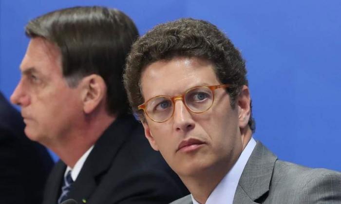 Pedido de impeachment de ministro do Meio Ambiente é protocolado no STF