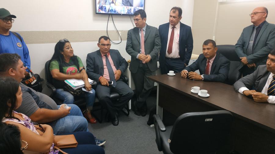 Câmara monta comissão pra discutir Estatuto dos Servidores Municipais de Parintins Câmara monta comissão pra discutir Estatuto dos Servidores Municipais de Parintins