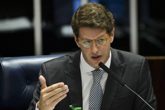 Ministro do Meio Ambiente Ricardo Salles é internado em UTI após infarto