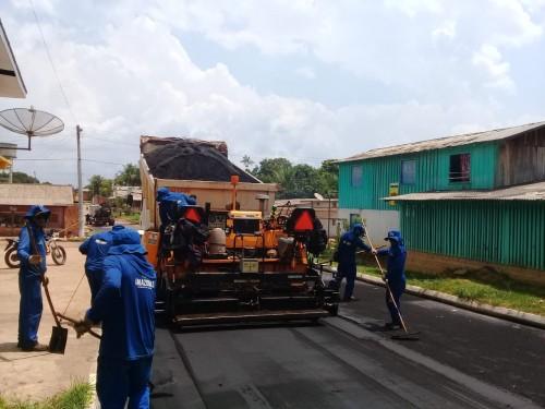 Seinfra recupera malha viária de Maués