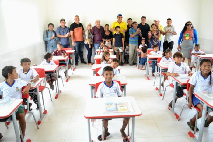 Bi Garcia inaugura nova escola e sistema de abastecimento de água na comunidade Nova Galileia