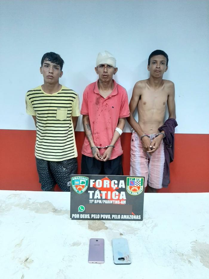 PM prende trio suspeito de assalto e recupera celular em Parintins