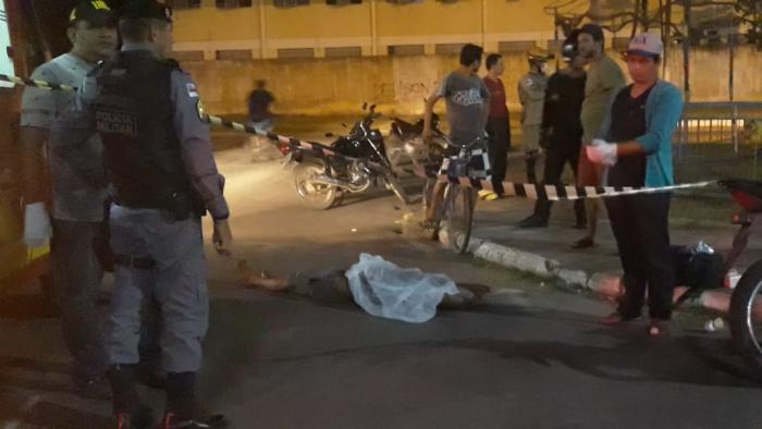 URGENTE: Homem é executado na Praça dos Bois em Parintins URGENTE: Homem é executado na Praça dos Bois em Parintins