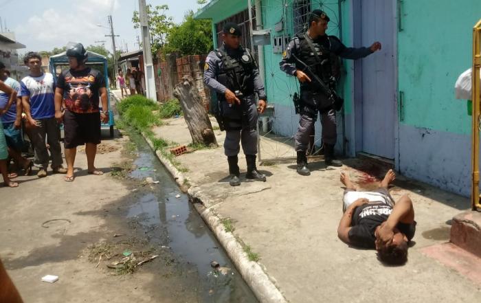 Rapaz que apanhou de vizinhos por bater na mulher é liberado após ser ouvido, em Parintins Rapaz que apanhou de vizinhos por bater na mulher é liberado após ser ouvido, em Parintins