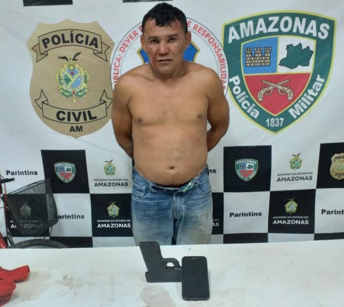 PM detém suspeito de roubo com simulacro de arma de fogo e recupera celular no centro de Parintins PM detém suspeito de roubo com simulacro de arma de fogo e recupera celular no centro de Parintins