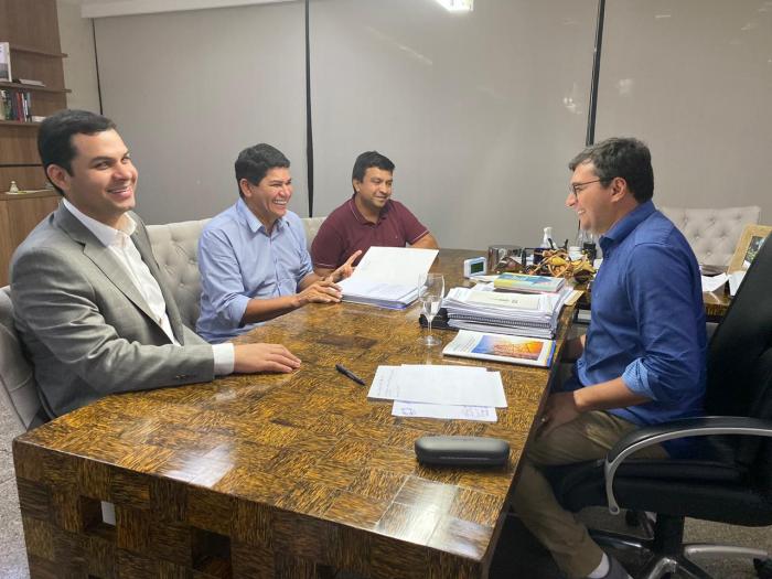 Orla de Parintins volta a ser pauta em encontro de Bi Garcia e Wilson Lima Orla de Parintins volta a ser pauta em encontro de Bi Garcia e Wilson Lima