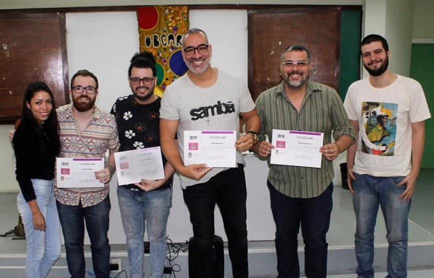 Carnavalescos do RJ descrevem artistas de Parintins como competentes e com preço baixo Carnavalescos do RJ descrevem artistas de Parintins como competentes e com preço baixo