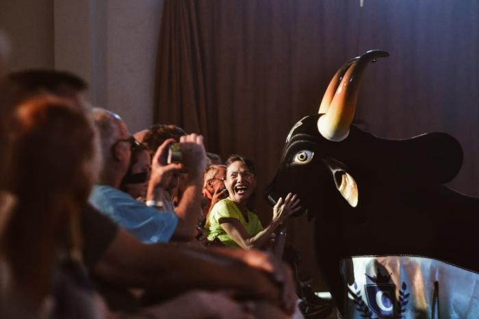 ‘Absolutamente, fantástico, a melhor coisa da viagem’, diz turista sobre show do Boi Caprichoso