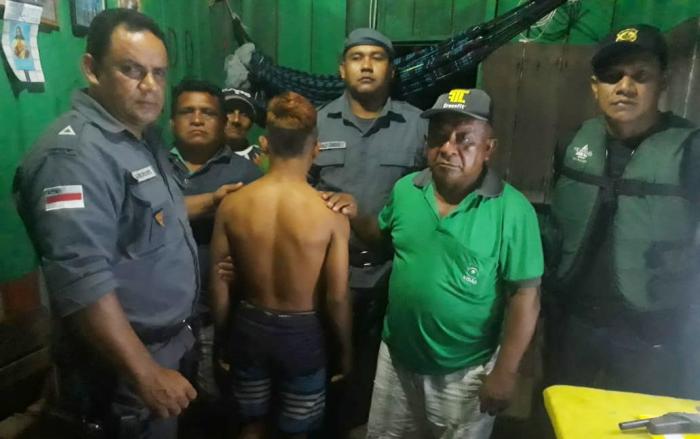 Em Barreiinha, Polícia apreende menor que matou tio com golpe de terçado Em Barreiinha, Polícia apreende menor que matou tio com golpe de terçado