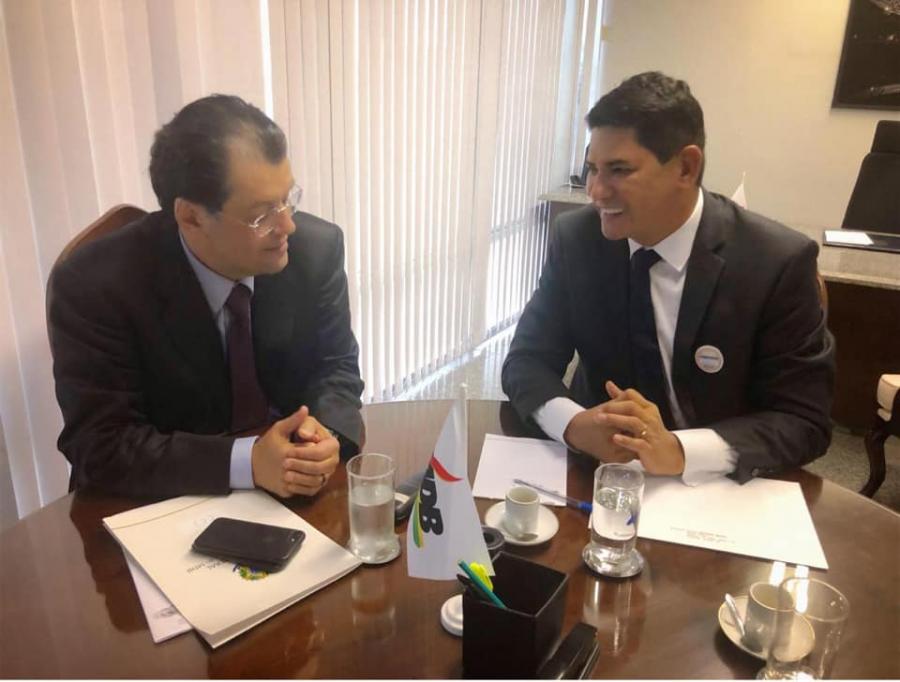 Eduardo Braga destina mais de R$ 9 milhões para pavimentação urbana, água e tratamento de esgoto de Parintins Eduardo Braga destina mais de R$ 9 milhões para pavimentação urbana, água e tratamento de esgoto de Parintins