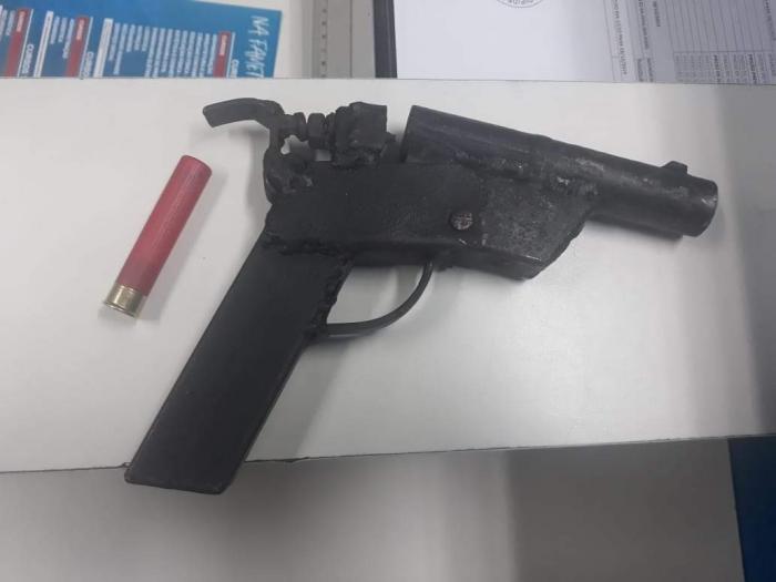PMs de Parintins apreendem arma caseira usada em  assalto