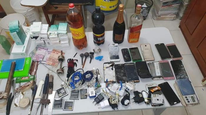 Em revista, PM encontra whisky, celulares e armas na Unidade Prisional de Parintins