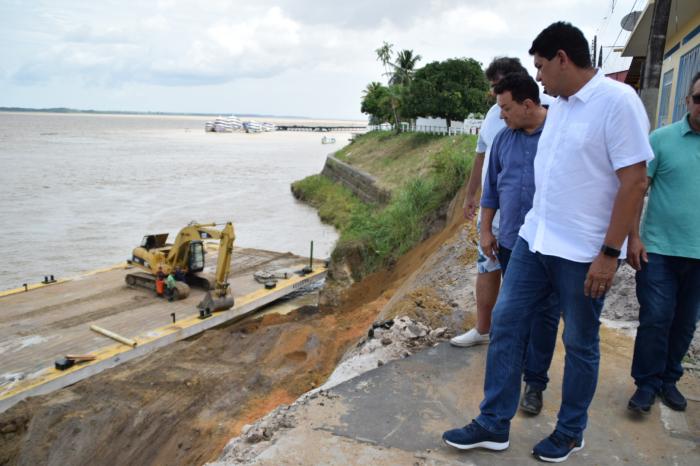 Bi Garcia vistoria reconstrução do muro de arrimo de Parintins