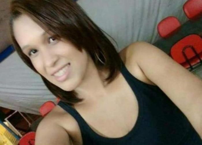 Jovem de 23 anos é encontrada morta em altar de igreja Jovem de 23 anos é encontrada morta em altar de igreja
