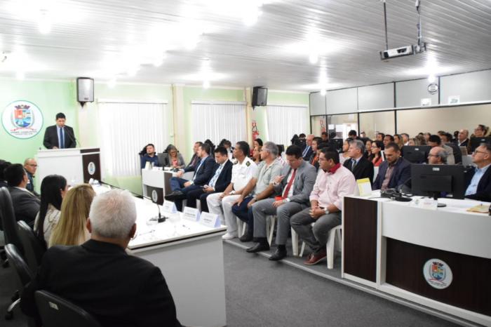 Em leitura da mensagem anual, Bi Garcia enfatiza investimentos da Prefeitura de Parintins