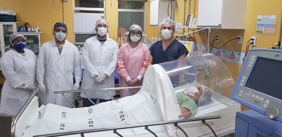 Adaptação de capacete de Hood feita em Parintins chama atenção de hospital em Manaus Adaptação de capacete de Hood feita em Parintins chama atenção de hospital em Manaus