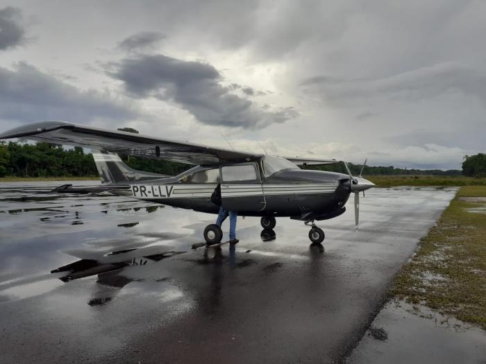 Prefeito de Maués barra desembarque de passageiros de aeronave bimotor, por conta do Coronavírus 