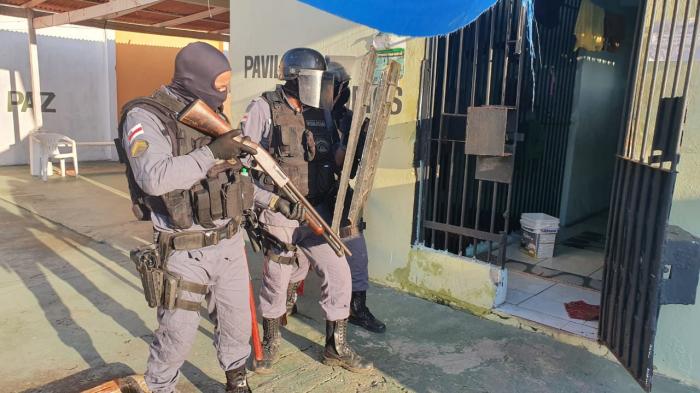 PM enfontra arma, drogas e acessórios de celulares na unidade prisional de Parintins