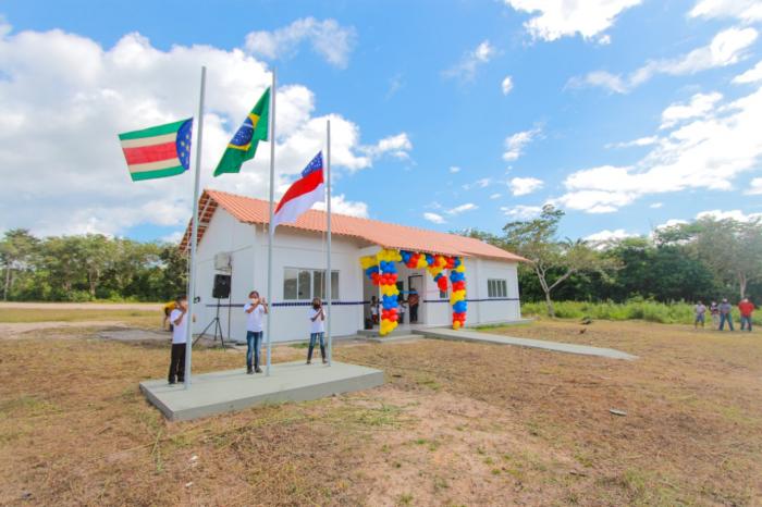 Prefeitura inaugura mais duas escolas nas comunidades rurais de Parintins