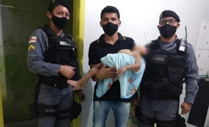 Mulher abandona filho de 2 anos e acaba presa em Manacapuru-AM Mulher abandona filho de 2 anos e acaba presa em Manacapuru-AM
