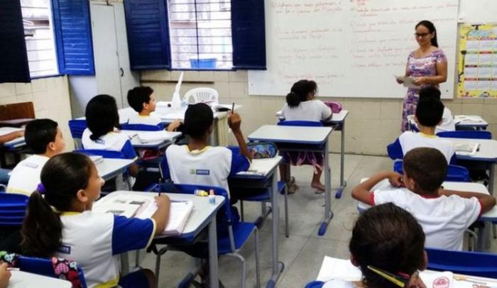 Aulas presenciais na rede pública no AM recomeçam dia 10 de agosto Aulas presenciais na rede pública no AM recomeçam dia 10 de agosto