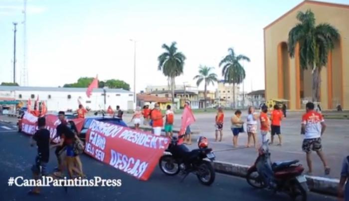 FIASCO: Cerca de 20 pessoas vão a manifestação contra diretoria do Boi Garantido, em Parintins