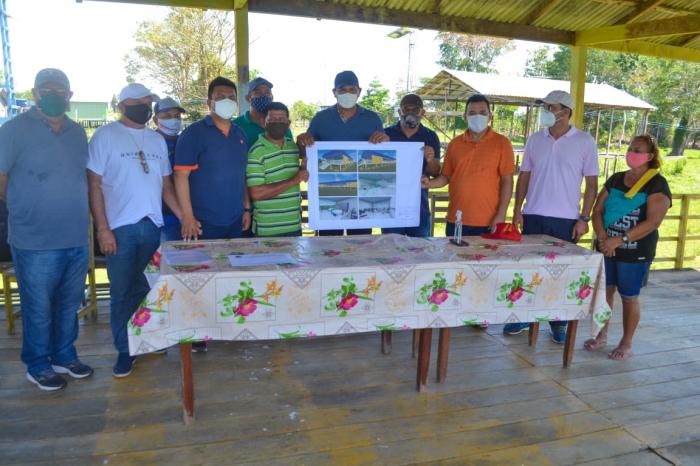 Bi Garcia dá ordem de serviço para construção de duas escolas na zona rural de Parintins-AM