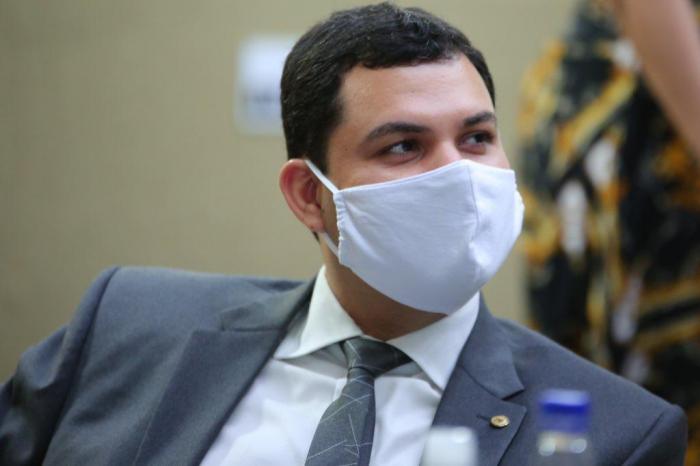 Deputado Saullo Vianna doa mais de 50 mil máscaras para o interior