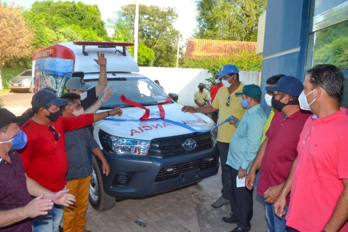 Parintins ganha fazenda universitária, novo ginásio poliesportivo, ambulância e ônibus na zona rural