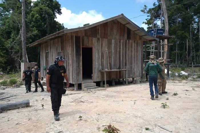 Força de Combate ao Desmatamento fecha serraria ilegal em Santarém