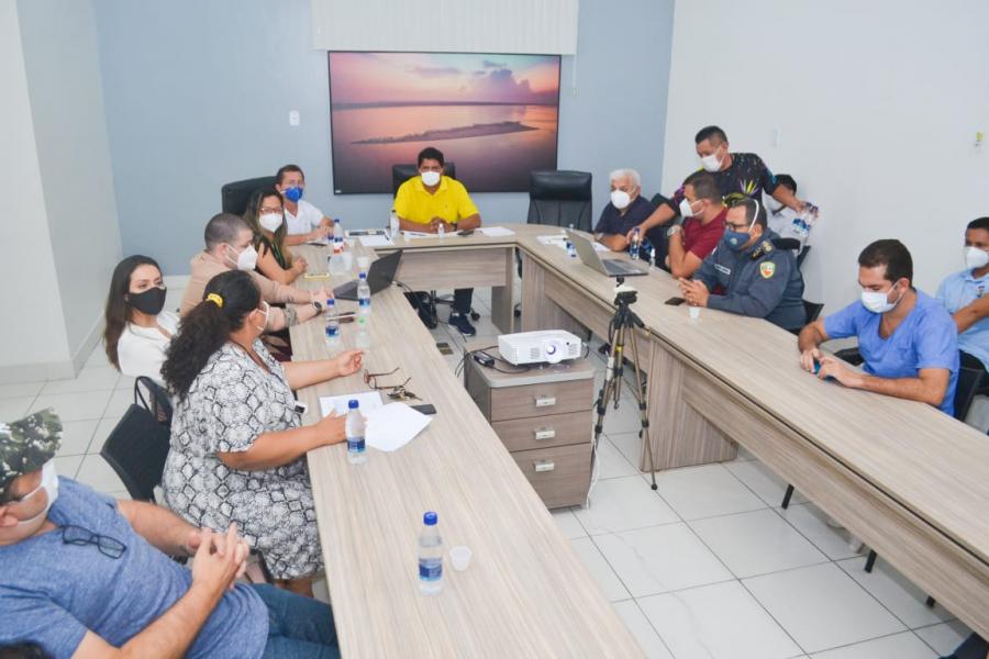 Parintins recua e volta aumentar o toque de recolher e suspender a liberação de bares e boates