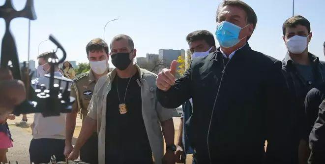 DESEQUILÍBRIO: Bolsonaro diz ter vontade de esmurrar Jornalista em Brasília