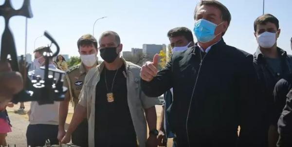 DESEQUILÍBRIO: Bolsonaro diz ter vontade de esmurrar Jornalista em Brasília