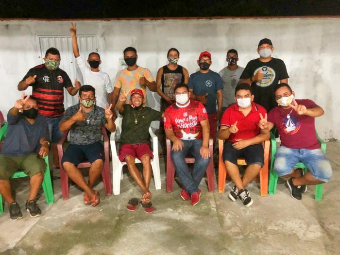 Messias Albuquerque recebe apoio de artistas do tribal do Boi Garantido