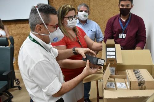 UEA inicia distribuição de chips com pacotes de dados para acadêmicos