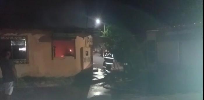    Vídeo: Casa pega fogo em Parintins-Am