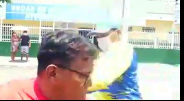 Durante Live, Repórter é espancado em Nhamundá-Am ao denunciar falta de atendimento na saúde