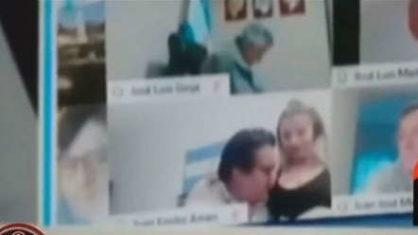 Vídeo: Na Argentina, Deputado apalpa seio de mulher durante live 