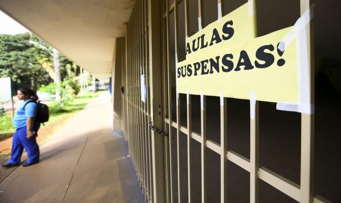 Justiça manda suspender volta às aulas presenciais em Minas Gerais