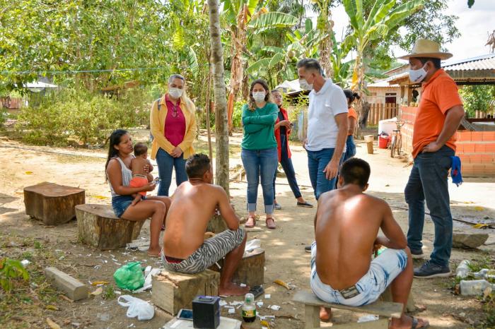Juscelino e Nega ouvem moradores do Ze Açu, zona rural de Parintins